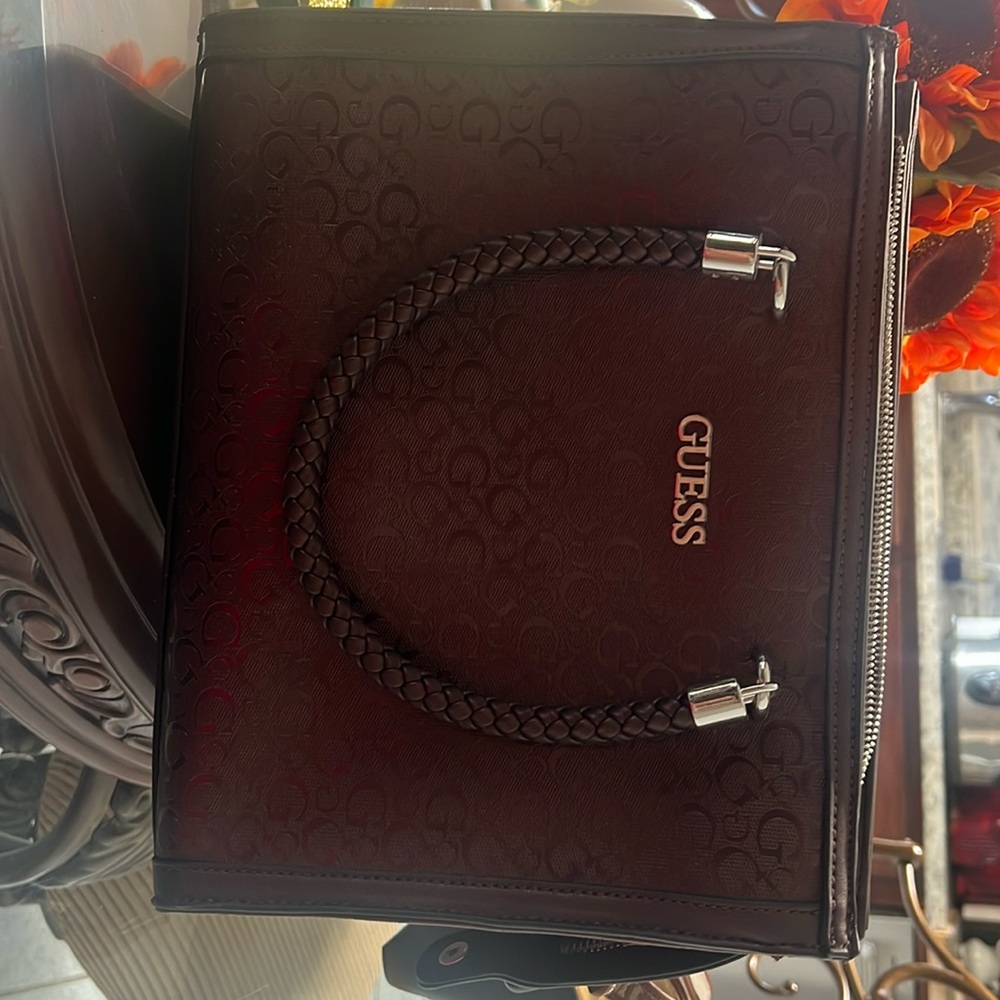 Guess bag hardly used excellent condition